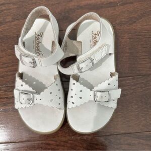 FootMates eco ariel sandals size 9 white